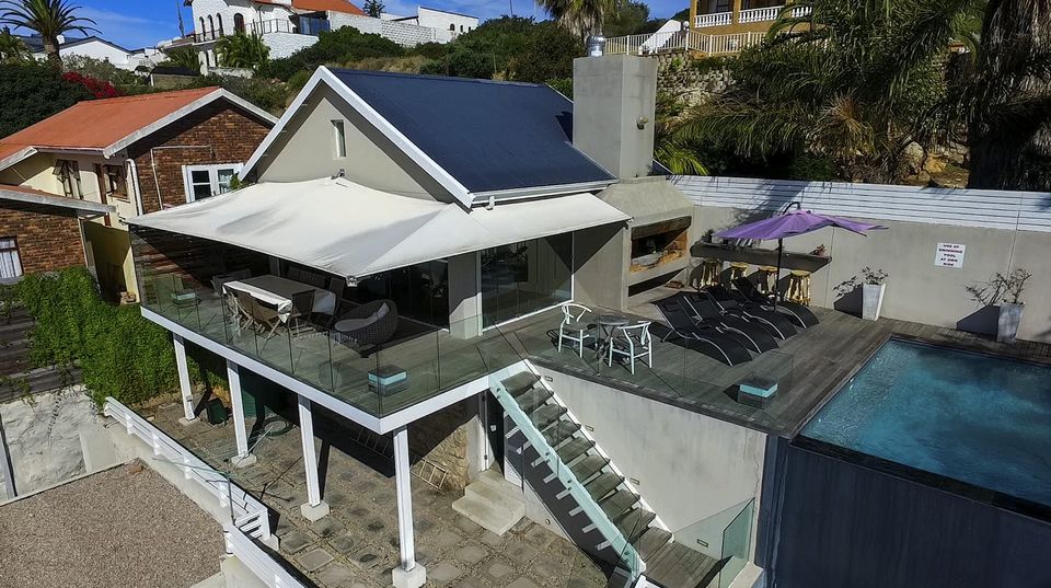 stylish modern house with deck and pool, a great accommodation at Mossel Bay