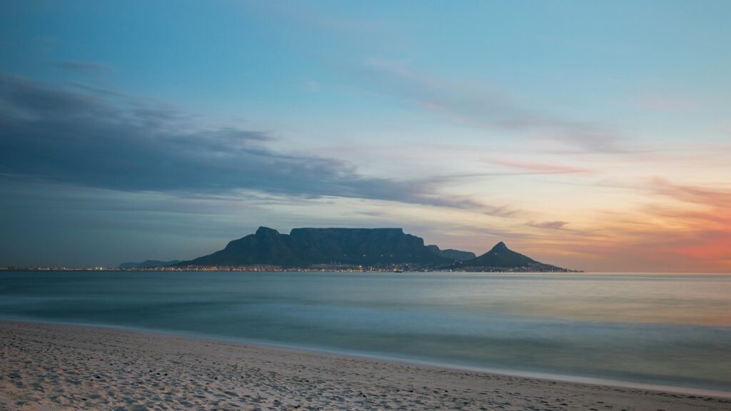 A photo of table mountain to represent attractions in Cape Town.